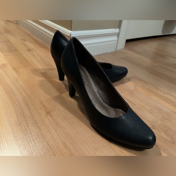 Brand New Leather Navy Pumps - Picture 1 of 3